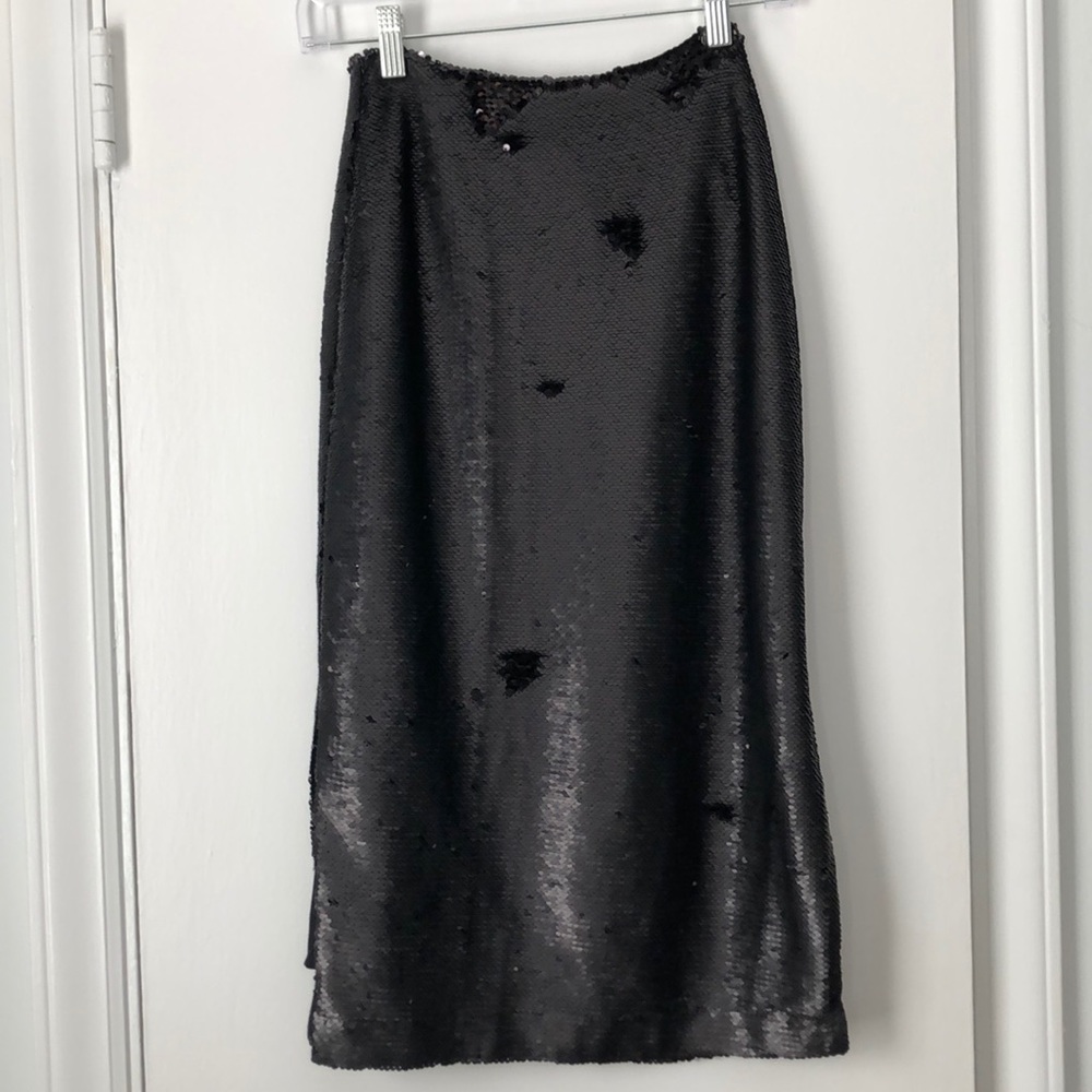 Black/slate sequin pencil skit